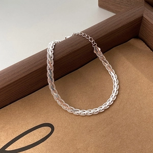 Detail view of the intricate 925 sterling silver twisted rope bracelet with lobster clasp