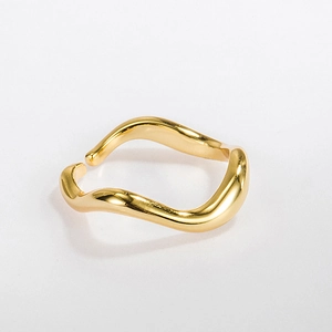 Minimalistische golvende open ring van 925 zilver met gepolijste vergulde afwerking