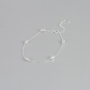 Bracelet minimaliste en argent sterling S925 avec cinq perles cylindriques gravées