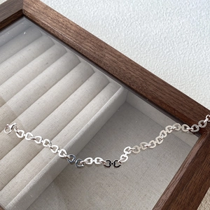 Detail of S925 sterling silver interlocking heart chain bracelet with lobster clasp
