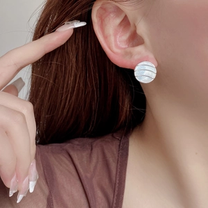Minimalist S925 sterling silver geometric round shell earrings with metallic stripes