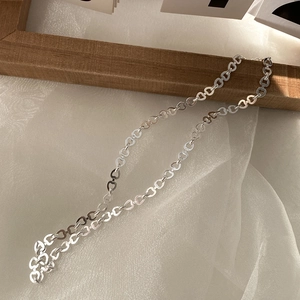 Detailed close-up of interconnected hollow heart-shaped links on S925 silver chain