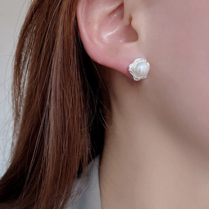 Elegant 925 silver pearl earring with irregular metal texture shown on ear