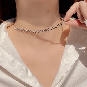 Elegant S925 sterling silver choker necklace with interlocking heart-shaped chain links
