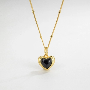 Minimalist S925 sterling silver necklace with black onyx heart pendant in golden finish