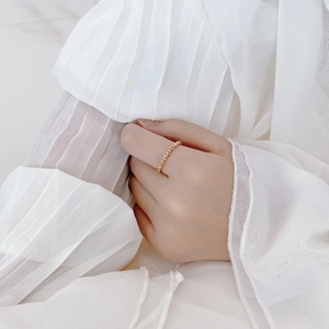 Bague chaîne ajustable en argent S925 doré pour femme avec un design de maille tressée