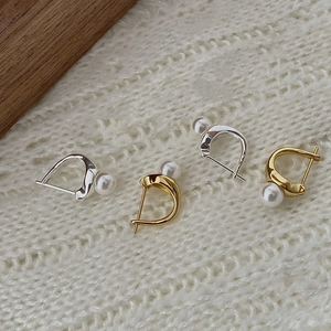 Elegant S925 silver and gold C-shaped hoop earrings with minimalist white pearl accents