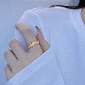 S925 sterling silver open ring with golden finish and intricate floral relief patterns