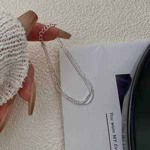 Dreilagiges 925er Sterlingsilber Perlenarmband mit Herzanhänger und Karabinerverschluss