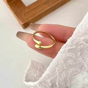 Detail of S925 sterling silver water drop ring showing gold-plated finish and hallmark