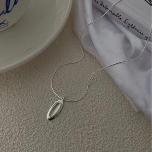 Minimalist S925 sterling silver oval star orbit necklace with elegant snake chain style