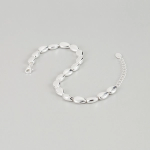 Macro shot of S925 sterling silver bean bracelet with mirror finish and lobster clasp