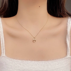 Chic 18K gold plated S925 silver pig nose necklace with geometric oval chain on model