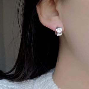 Minimalist S925 sterling silver hoop earrings with heart-shaped zircon gemstone inlay
