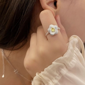 925 silver flower ring with yellow zircon and twisted band worn on finger