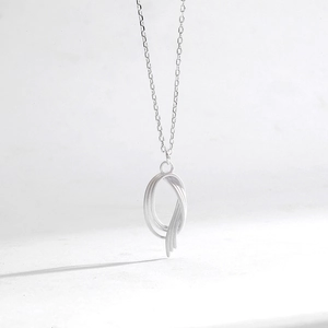 Minimalist S925 sterling silver necklace with interlocking triple geometric rings pendant