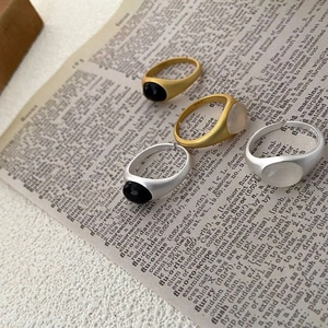 Set of four S925 sterling silver matte rings with oval black onyx and white chalcedony