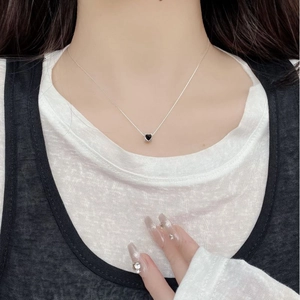 Minimalist S925 sterling silver square pendant necklace with black heart for women