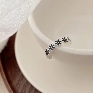 925 Sterling Silver Black Enamel Flower Open Ring For Women Minimalist Adjustable Chic Daisy Design Unique Trendy Jewelry