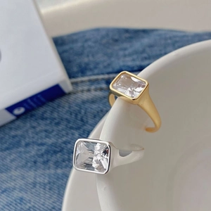 Minimalist S925 silver rings with emerald-cut zircon in gold and silver finish