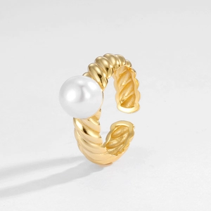 Detail of S925 silver twist band ring featuring a large white natural pearl