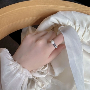 Detailed view of an S925 sterling silver twist ring with a lustrous white pearl on silk