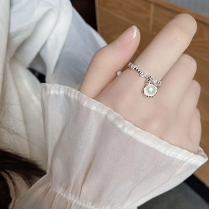 S925 sterling silver ring with shell pendant and natural pearl on a twisted band