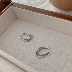 Vintage S925 sterling silver twisted hoop earrings featuring woven texture on a wooden box