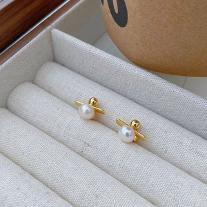 Modern S925 silver gold-plated natural freshwater pearl stud earrings in jewelry box