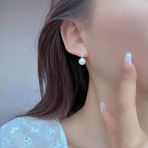 Close-up of S925 sterling silver flower earrings with radiant pearls and zircons