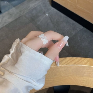 Vintage 925 sterling silver hollow lace ring with delicate floral patterns for women