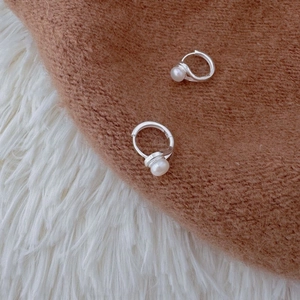 Minimalist 925 Sterling Silver Freshwater Pearl Hoop Earrings For Women 18K Gold Plated Niche Design Elegant Pearl Drop Earrings Jewelry