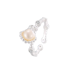 Elegant S925 sterling silver open ring featuring a natural pearl in a shell setting