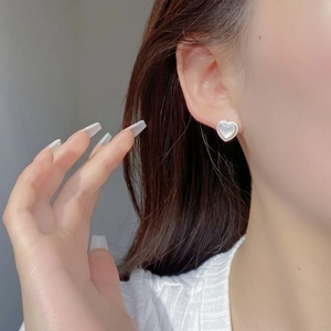 Elegant S925 sterling silver heart earrings with white mother of pearl on model