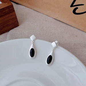 Handcrafted S925 sterling silver long drop earrings featuring matte finish and black agate