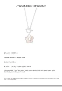 Dettaglio del pendente camelia in argento S925 con madreperla bianca e chiusura a T