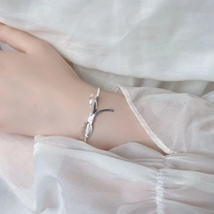 Elegant S925 sterling silver bow bracelet for women with minimalist French design