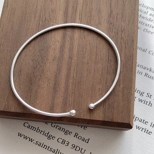 Minimalist S925 sterling silver open bracelet featuring polished round beads on wood base