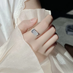 Minimalist S925 sterling silver ring with rectangular shell inlay on model hand