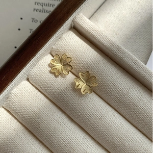 Exquises boucles d'oreilles trèfle en argent S925 doré avec texture filigrane