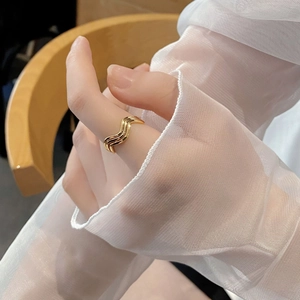 Minimalist S925 sterling silver wavy ring with geometric gold plating for women