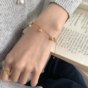 Bracelet et bague à perles dorées élégants de style vintage français minimaliste
