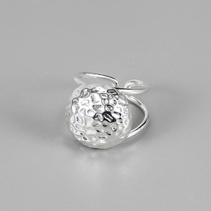 Minimalist S925 sterling silver open ring featuring a hammered texture round disk design
