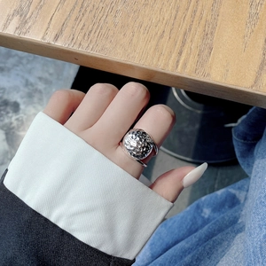 S925 sterling silver ring with hammered texture and adjustable open geometric design