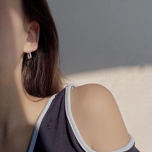 Minimalist 925 sterling silver U-shaped geometric earrings for a trendy modern look