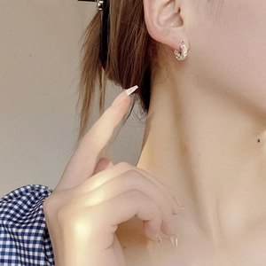 Minimalist textured S925 silver hoop earrings with a hammered metal finish for women