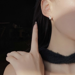 Elegant Baroque freshwater pearl earrings in S925 sterling silver worn by a model