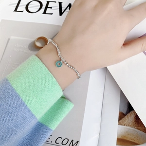 Bracelet élégant en argent sterling S925 avec perles et pendentif donut bleu clair