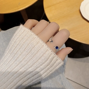 S925 sterling silver lava texture ring with blue zircon and cat ear relief