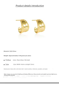 Detailansicht der breiten S925 Sterling Silber C-Ohrringe mit goldener Hammerschlag-Textur